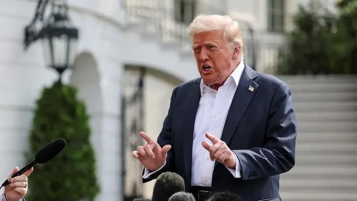 US President Donald Trump speaks to reporters as he departs for travel to Texas to tour areas affected by deadly flash flooding, from the South Lawn of the White House in Washington, D.C., U.S., July 11, 2025. (File photo: Reuters)