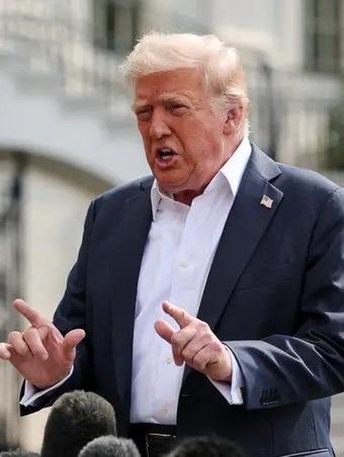 Presiden AS Donald Trump US President Donald Trump speaks to reporters as he departs for travel to Texas to tour areas affected by deadly flash flooding, from the South Lawn of the White House in Washington, D.C., U.S., July 11, 2025. (File photo: Reuters)