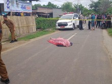 Pria di Bajeng Gowa Tewas Ditikam Anak Tiri, Jasad Korban Terkapar di Jalan