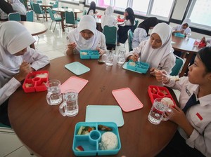 Baru 20 Juta yang Dapat, Prabowo Minta Program Makan Gratis Capai 82 Juta