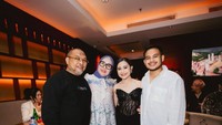 Kedekatan mereka membuat iri netizen. Foto: dok instagram Raja Latuconsina