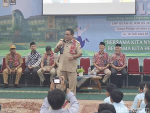Rano Karno Pantau MPLS SMP Al-Iklhas dan SMAN 6: Harus Positif-Bermanfaat