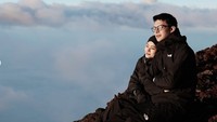 Dinda Hauw dapat pujian dari sang suami Rey Mbayang karena berhasil menaklukkan pendakian pertama ke puncak Gunung Fuji setinggi 3.776 mdpl. (Foto: Instagram/@rey_mbayang)
