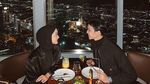 Romantisnya Rey Mbayang dan Dinda Hauw Saat Makan Bersama