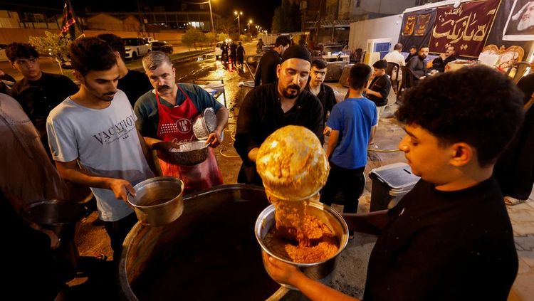 Ribuan Porsi Qeema Dibagikan Gratis Selama Muharram di Najaf