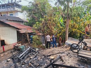 Rumah Jualan BBM Eceran di Padang Terbakar, 2 Orang Luka