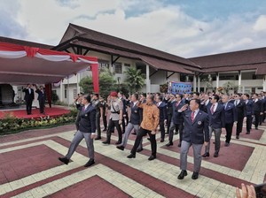 Momen Defile Sejumlah Tokoh Alumni di SMA Taruna Nusantara