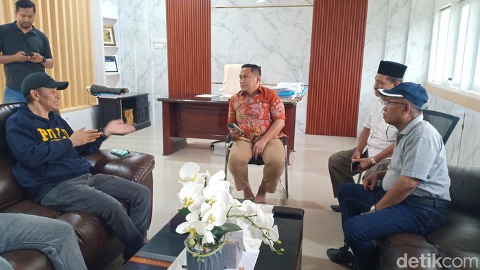 Dinas Pendidikan (Disdik) Sulsel bersama warga dan Komite Sekolah, menyepakati solusi sementara untuk 28 siswa yang sebelumnya tidak lolos seleksi masuk ke SMAN 25 Makassar.