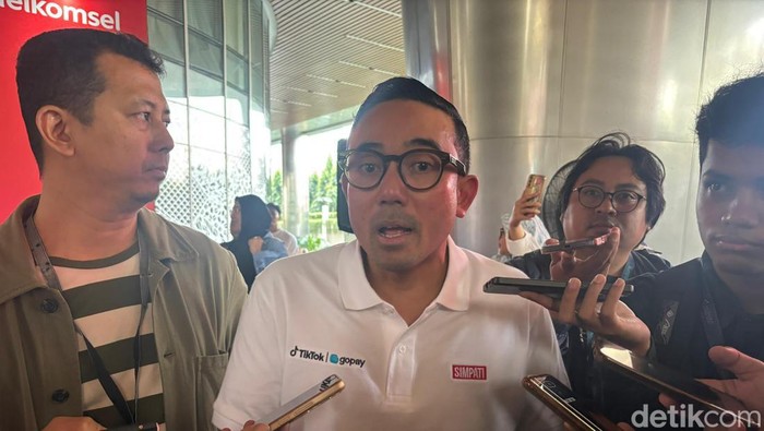 VP Corporate Communications & Social Responsibility Telkomsel, Saki Hamsat Bramono