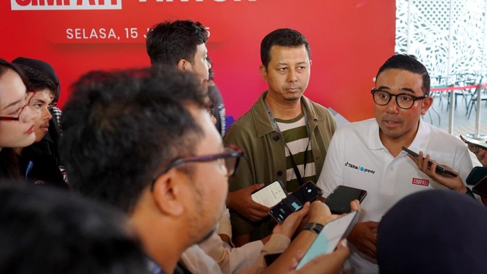 VP Corporate Communications & Social Responsibility Telkomsel, Saki Hamsat Bramono