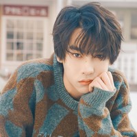 Tian Xu Ning sendiri sudah menepis kabar tersebut namun sejumlah fans merasa marah dengannya bahkan mengkonfrontasi dengan cara yang tidak menyenangkan. Ia dikuntit sampai ke pesawat selagi fans bertanya kebenaran gosip yang beredar. Foto: Weibo Tian Xu Ning