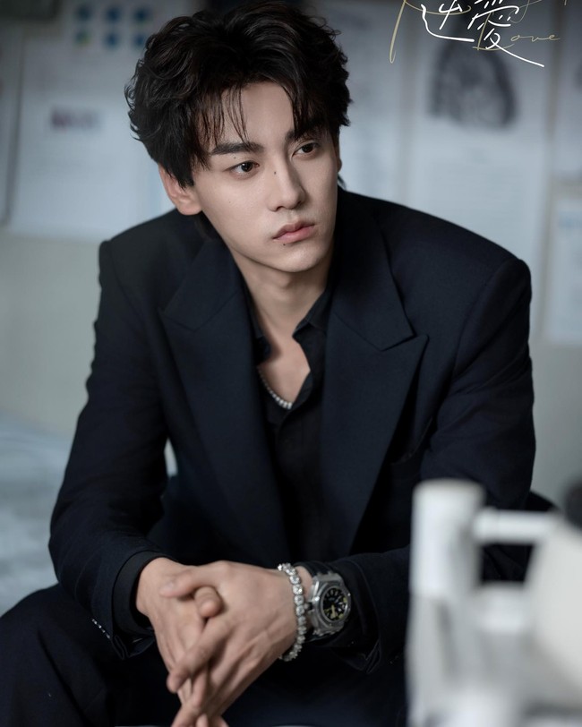 Sejak debut, Tian Xu Ning langsung kebanjiran banyak top. Di tahun 2025, pemain Silent Wife tersebut bahkan membintangi tiga drama sekaligus yakni  Six Sisters, Wanna Be, dan Revenged Love yang sedang on going. Foto: Weibo Tian Xu Ning