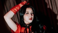 Tiara Andini juga mengatakan selalu disalahkan netizen terkait outfit yang dipakai. Kayak aku tidak seperti selera mereka, kan selera orang beda-beda ya. Gak tahu ya jelek atau apa, tapi intinya mereka gak suka, ujarnya. (Foto: dok Instagram tiaraandini)