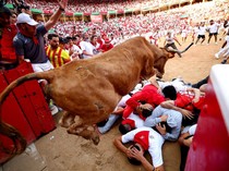 Tradisi Ekstrem San Fermin di Spanyol Bikin Turis Deg-degan