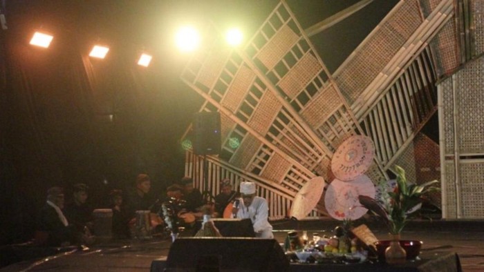 Tradisi membaca naskah kuno di bawah sinar bulan purnama di Situs Jambansari.