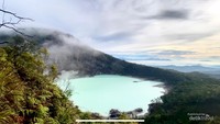 Kawah Putih dari puncak Sunan Ibu