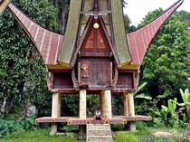 Uniknya Tongkonan Beratap Tiga di Taniasa Tana Toraja