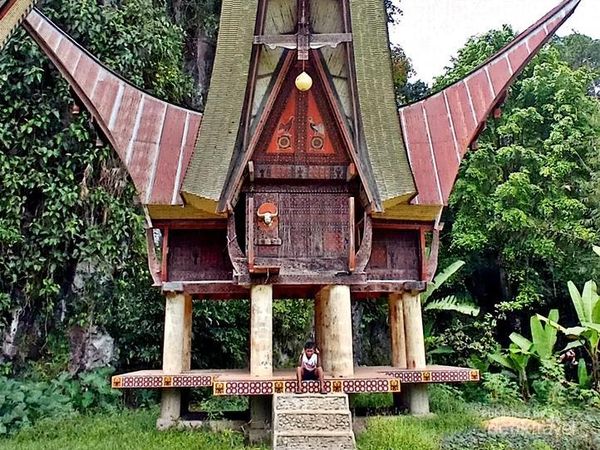 Uniknya Tongkonan Beratap Tiga di Taniasa Tana Toraja