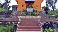 Gereja di Kampung Taniasa juga tidak kalah unik.