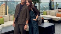 Aktris cantik sekaligus pengusaha kuliner Ussy Sulistiawaty baru saja merayakan ulang tahunnya yang ke-43. Ia membagikan momennya di Instagram. Foto: Instagram @ussypratama