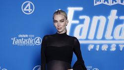 Vanessa Kirby Memesona dengan Baby Bump di Acara The Fantastic Four