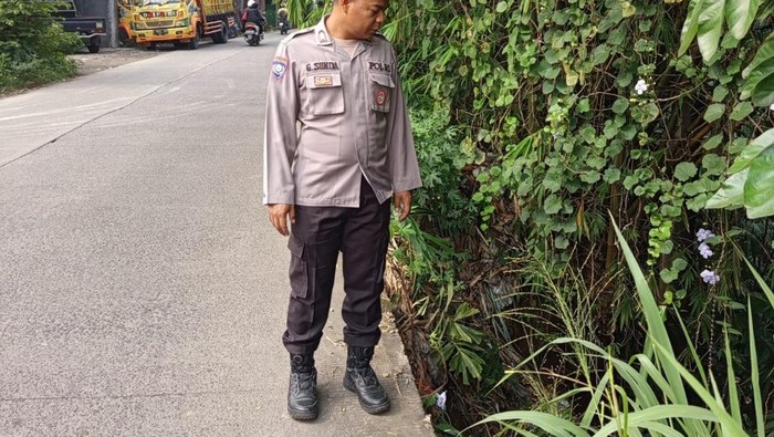 Viral seorang driver ojek online (ojol) wanita mengalami kecelakaan hingga tercebur ke Sungai Cipakancilan, Jl Raya Cilebut, Sukaraja, Kabupaten Bogor.