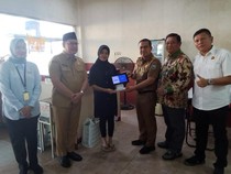 Dongkrak PAD, Wabup OKU Pasang Tapping Box di Tempat Usaha