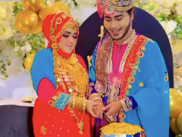 Acara ulang tahun Syed Muhammad Shah Hasif Syed Othman, kue lapis emas harga Rp 680 Juta dan istrinya memakai perhiasan Rp 6 Miliar.