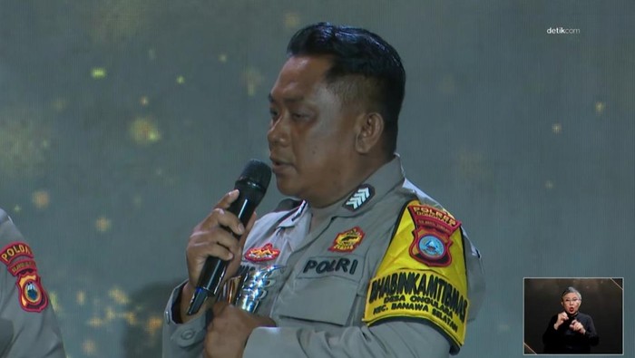 Bhabinkamtibmas Banawa Selatan, Polres Donggala, Bripka Annas dalam gelaran Hoegeng Awards 2025. (Foto: Tangkapan layar YouTube Divhumas Polri)