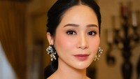Di Instagram yang dilihat Rabu (16/7/2025), Bunga Zainal menyoroti ringan­nya hukuman yang dijatuhkan majelis hakim Pengadilan Negeri Jakarta Barat kepada kedua pelaku penipuan, AAACD dan SSFS. Mereka dikatakan telah menipunya dengan modus investasi bodong senilai Rp 6,2 miliar. (Foto: dok Instagram bungazainal05)