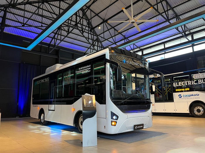 Bus listrik Nucleus 6 buatan Laksana