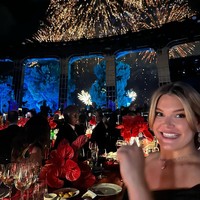 Begini penampilan anggun wanita 27 tahun tersebut dalam acara yang juga dihadiri anak Grace Kelly yang merupakan paman Camille yakni Pangeran Albert beserta istrinya Putri Charlene, juga kakaknya dari ayah yang berbeda, Louis Ducruet. Foto: Instagram @camillerosegottlieb