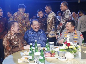 Chairul Tanjung Hadiri Malam Puncak Hoegeng Awards 2025