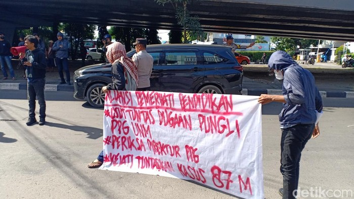 Demo kasus dugaan korupsi di Kejati Sulsel.