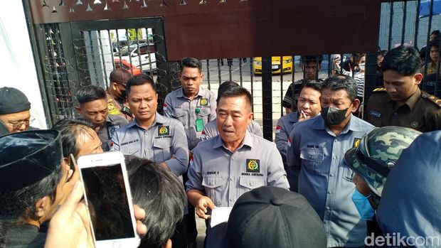 Demo kasus dugaan korupsi di Kejati Sulsel.