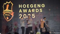 Tak hanya pejabat tinggi negara, hadir pula tokoh agama, akademisi, tokoh masyarakat, perwakilan LSM, serta mahasiswa dari berbagai kampus yang ikut menyaksikan momen inspiratif ini.