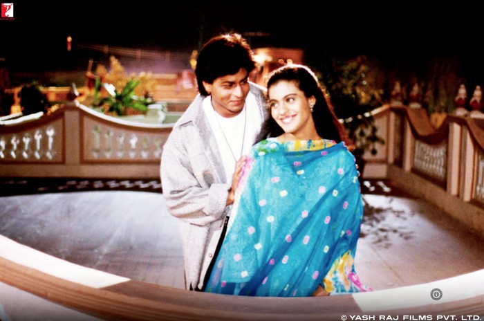 Penampilan Shah Rukh Khan dan Kajol di Dilwale Dulhania Le Jayenge (1995).
