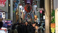 Dotonbori paling baik dijelajahi pada sore hari. Kios-kios ramen jadi yang paling diminati. (Anadolu via Getty Images/Anadolu)