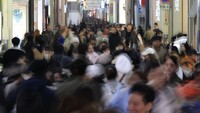 Mulai aktif sekitar pukul 22.00 waktu setempat, Dotonbori akan semakin ramai saat malam tiba. (Anadolu via Getty Images/Anadolu)
