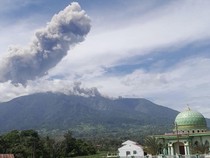 Gunung Marapi Erupsi Siang Ini, Lontarkan Abu Vulkanik 1.200 Meter