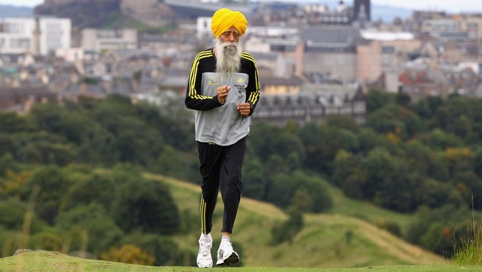 EDINBURGH, SCOTLAND - SEPTEMBER 01:  Centenarian Sikh runner Fauja Singh poses for pictures after being the first person to officially enter for next years Edinburgh Marathon on September 1, 2011 in Edinburgh, Scotland. A world record holder, aged 100, Fajua Singh has run seven marathons, all after his 89th birthday. He officially opened the entry process by signing up for his last ever 26 mile event in Edinburgh.   (Photo by Jeff J Mitchell/Getty Images)