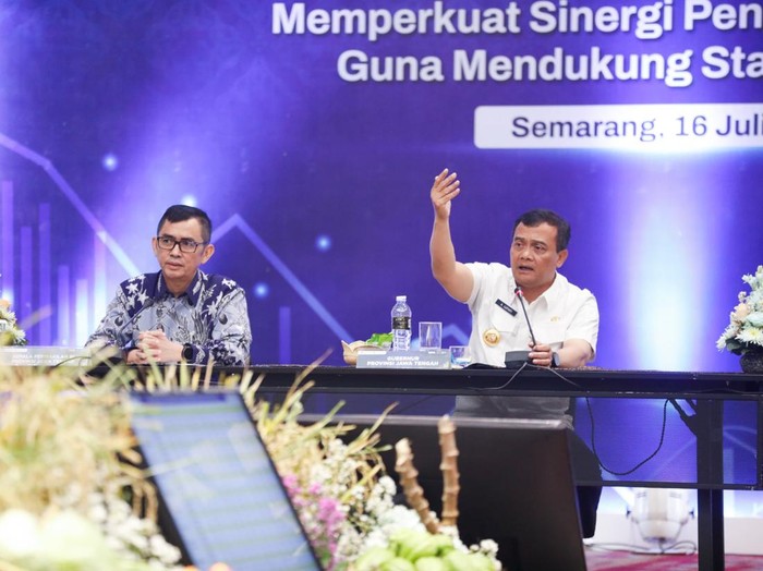 Gubernur Jateng, Ahmad Luthfi, menghadiri High Level Meeting (HLM) Tim Pengendalian Inflasi Daerah (TPID) di Hotel Gumaya, Semarang, Rabu (16/7/2025).