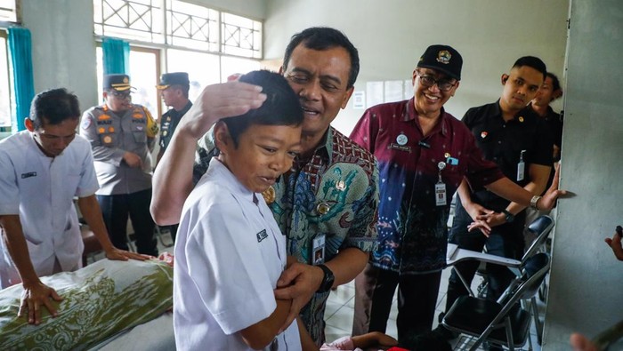 Gubernur Jateng, Ahmad Luthfi, saat berkunjung ke Panti Sensorik Netra Penganthi di Kabupaten Temanggung. Foto diunggah Rabu (16/7/2025).