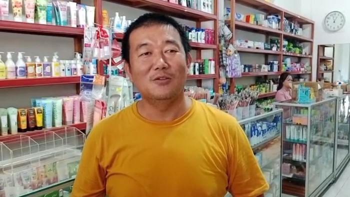 Herman pemilik toko saat memberikan keterangan