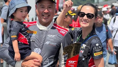 Julie Estelle Angkat Piala Balap di Jepang Bareng Suami