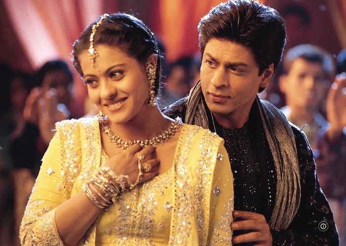 Penampilan Kajol dan Shah Rukh Khan di Kabhi Khushi Kabhie Gham.