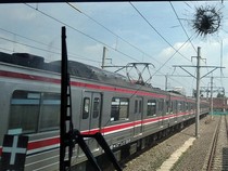 KAI Commuter Kejar Pelaku Pelemparan KRL Tanah Abang-Rangkasbitung