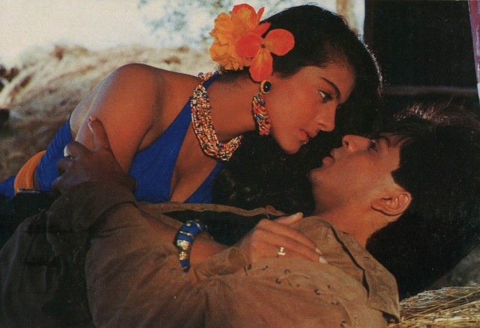 Penampilan Shah Rukh Khan dan Kajol di Karan Arjun.