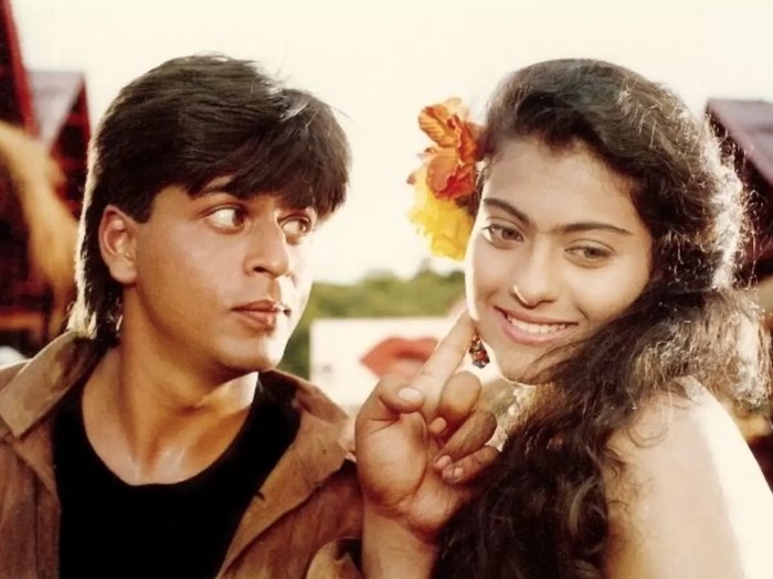 Penampilan Shah Rukh Khan dan Kajol di Karan Arjun.
