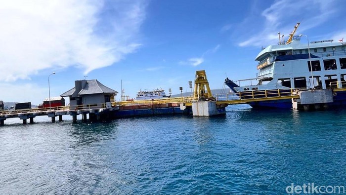Kemacetan di Pelabuhan Ketapang Banyuwangi Kemacetan di Pelabuhan Ketapang Banyuwangi